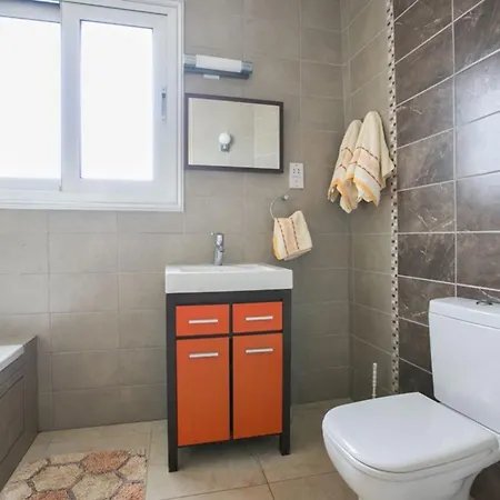 Lasonos Asimi - Luxury 3 Bedroom - Communal Pool * Protaras