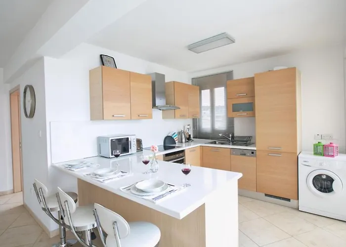 Lasonos Asimi - Luxury 3 Bedroom - Communal Pool *