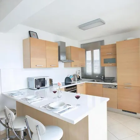 Lasonos Asimi - Luxury 3 Bedroom - With Communal Pool On Fig Tree Bay *