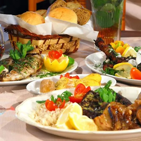 Lasonos Asimi - Luxury 3 Bedroom - Communal Pool بروتاراس