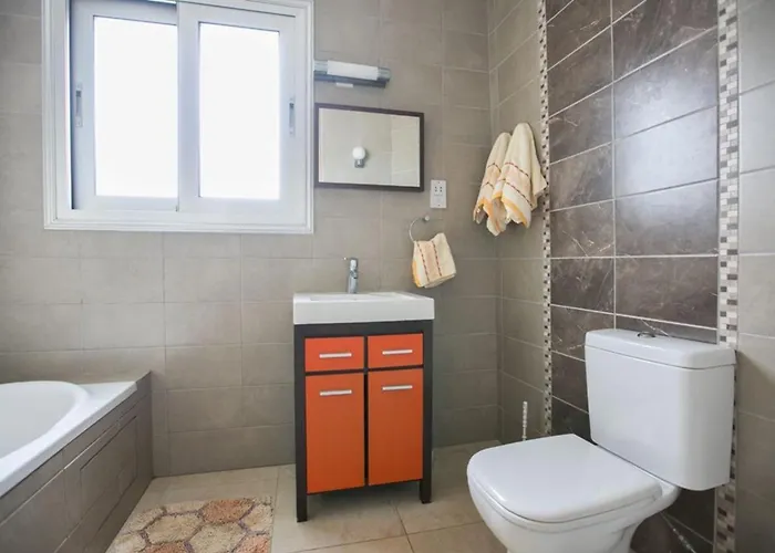 Lasonos Asimi - Luxury 3 Bedroom - Communal Pool * Protaras